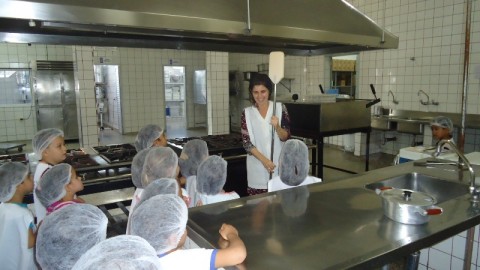Alunos visitam Central de Alimentação