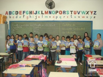 Entrega de Cartilha Ambiental