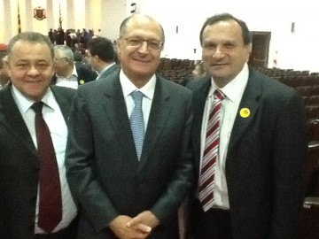 Prefeito_Jairão_assina_convênio_para_reforma_da_Escola_Dona_Cota_(2)