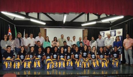 capa_jovens_na_industria